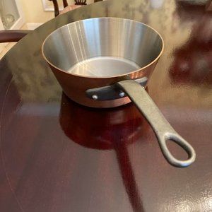 Copper pot with 7" handle, Vintage, 8" dia., 3" h.